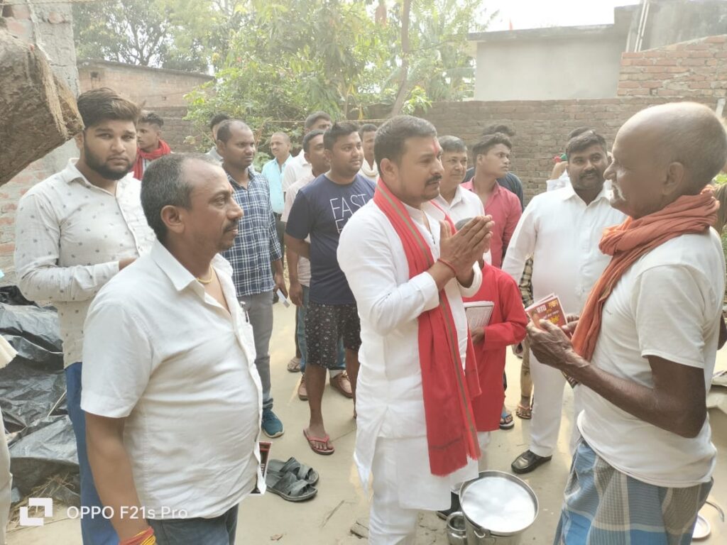 सोनौली: समाजवादी प्रत्याशी बैजू यादव ने वार्डो का भ्रमण कर मांगा वोट