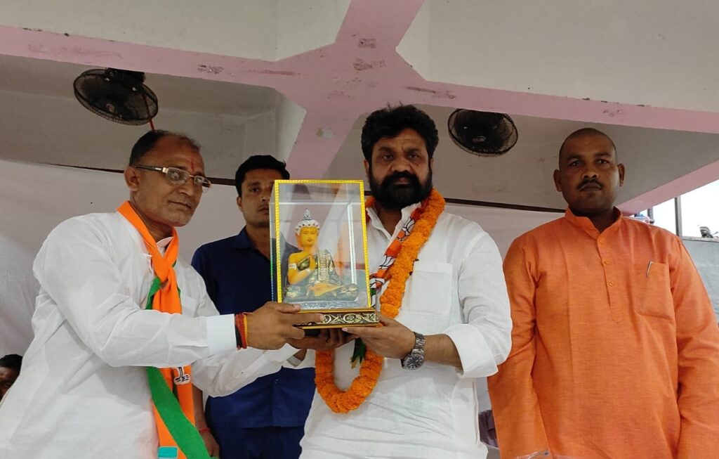 नौतनवा; तीसरे इंजन की सरकार बनाइए, विकास की गंगा बहेगी- दयाशंकर