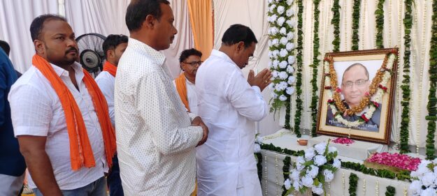 गोरखपुर: विधायक नौतनवा के पिता के द्वितीय पुण्यतिथि पर पहुंचे विधायक और मंत्री