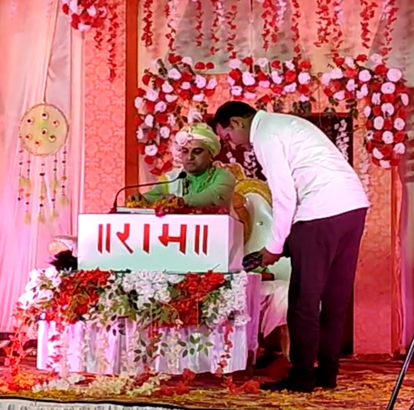 चमत्कारी दिव्य दरबार में नौतनवा के दर्जनभर लोगों के दुखों का पल भर में हुआ निवारण