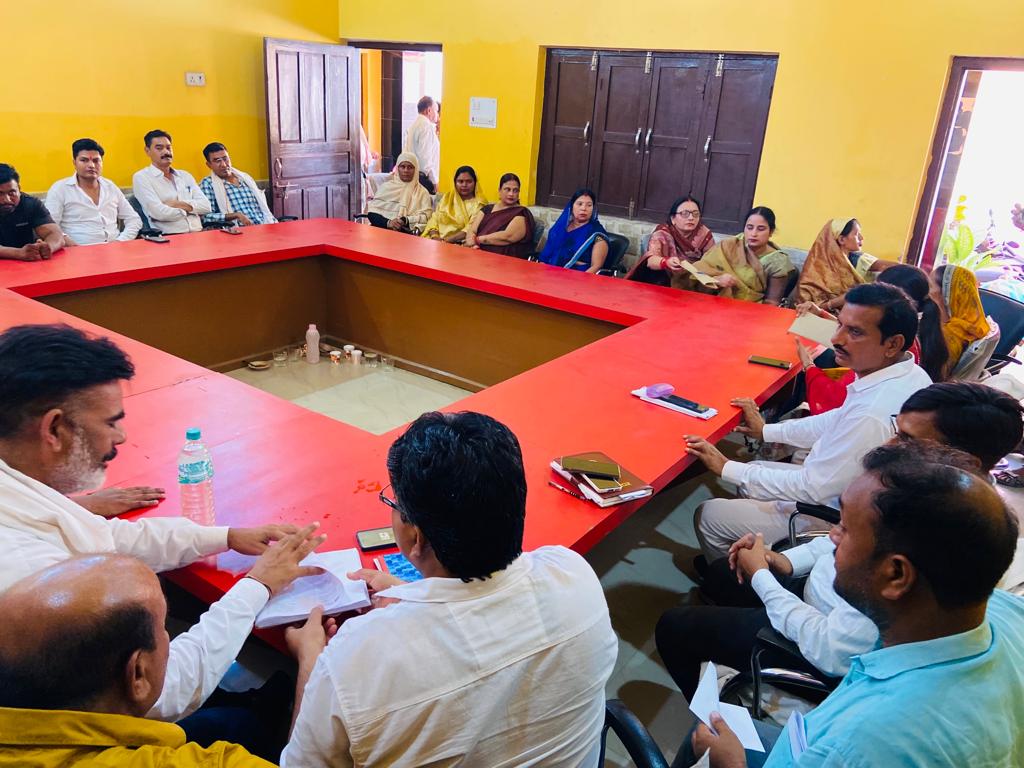 नौतनवा नगर पालिका की तालियों की गड़गड़ाहट के बीच पहली बोर्ड की बैठक संपन्न