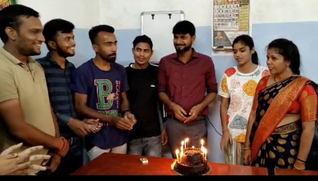 आनंद लोक हॉस्पिटल मेटरनिटी सेंटर बरगदवा का धूमधाम से मनाया गया स्थापना दिवस