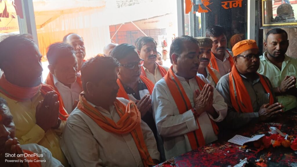 नौतनवा: माता बनैलिया मंदिर में हियुवा ने सीएम का मनाया जन्मदिन