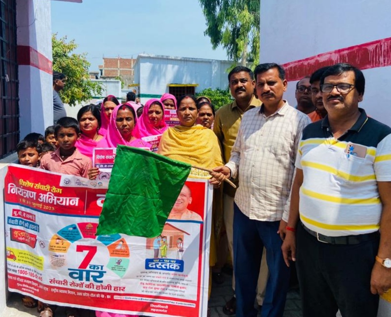 नौतनवा: संचारी रोग नियंत्रण हेतु निकाली गई जन जागरूकता रैली