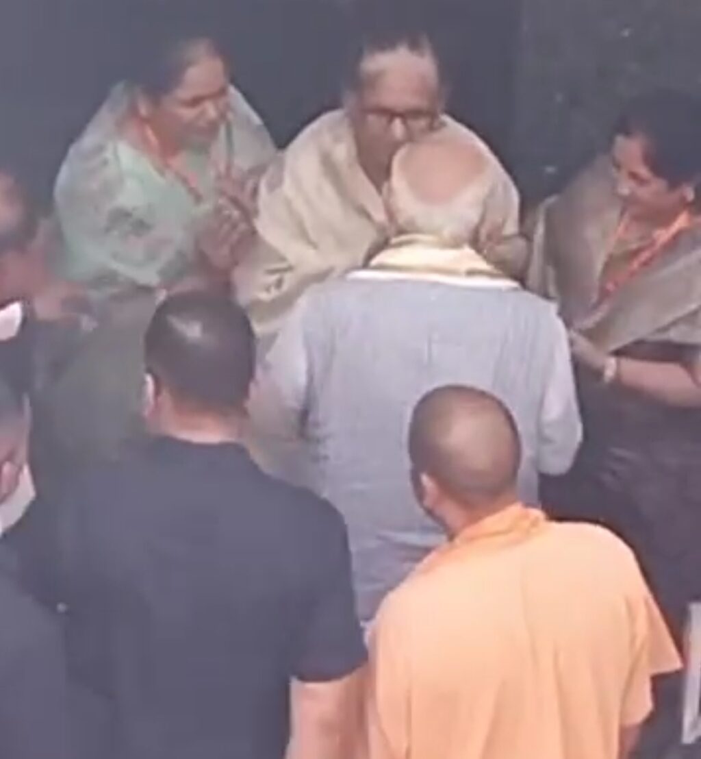 ...और आज खुशी से झूम उठा केंद्रीय वित्त राज्यमंत्री का परिवार