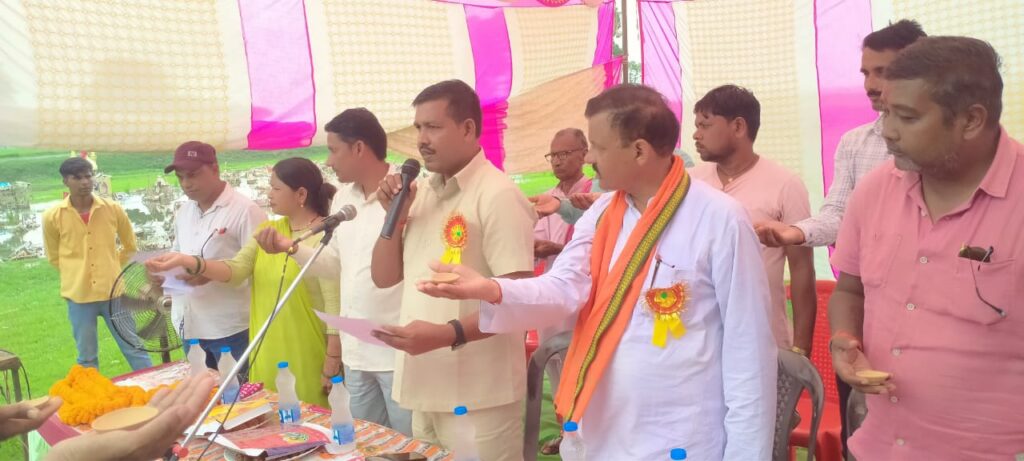 नौतनवा ब्लाक प्रमुख सहित सभी कर्मचारीयो ने लिया पंचप्रण