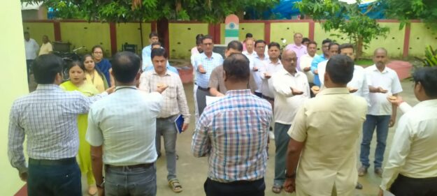 नौतनवा ब्लाक प्रमुख सहित सभी कर्मचारीयो ने लिया पंचप्रण