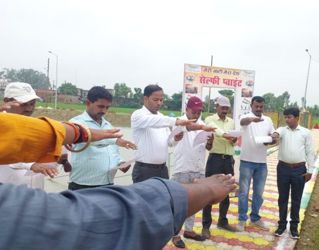 नौतनवा-सोनौली में अमृत सरोवर रहा आकर्षण का केंद्र, अध्यक्ष सहित सभी ने लिया पंचप्रण