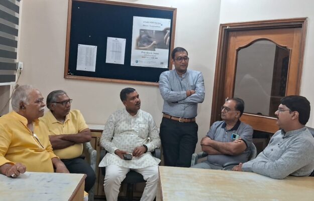 विधायक नौतनवा गांव में सीधा संवाद कर जनता का जाना हाल