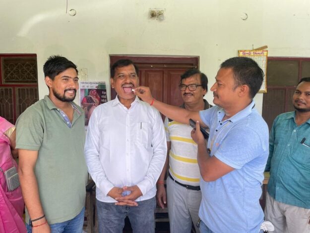 चेयरमैन नौतनवा ने दवा खिलाकर फाइलेरिया मुक्त अभियान की, किया शुरुआत