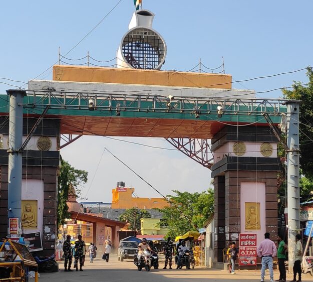 सोनौली बॉर्डर: ट्रांसपोर्टर से ज्यादा तस्करों में हर्ष,रात्रि 11 बजे तक खुला रहेगा बॉर्डर