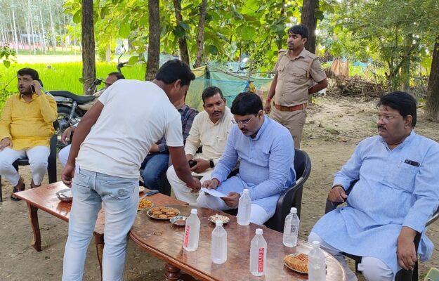 विधायक नौतनवा ने बरवा कला गांव में लगाई चौपाल, ग्रामीणों ने सुनाया पीड़ा, जताया प्रसन्नता