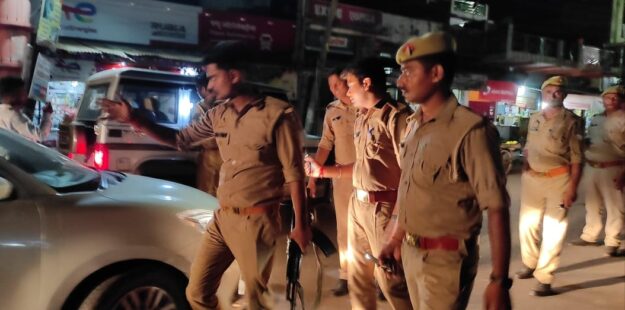 सोनौली बार्डर: चार पहिया वाहनों की औचक जांच से वाहन चालकों में हड़कंप