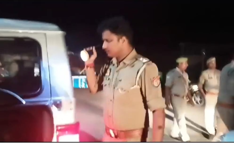 सोनौली बार्डर: चार पहिया वाहनों की औचक जांच से वाहन चालकों में हड़कंप