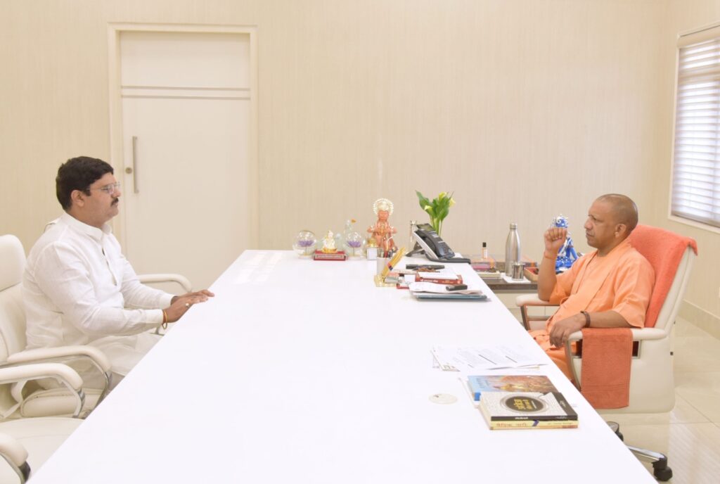 नौतनवा विधानसभा क्षेत्र की समस्याओं को लेकर मुख्यमंत्री से मिले विधायक-जाने क्या हुआ?