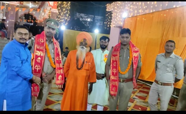 सोनौली थाना प्रभारी ने पूजा पंडालो का भ्रमण कर सुरक्षा व्यवस्था को जांचा परखा