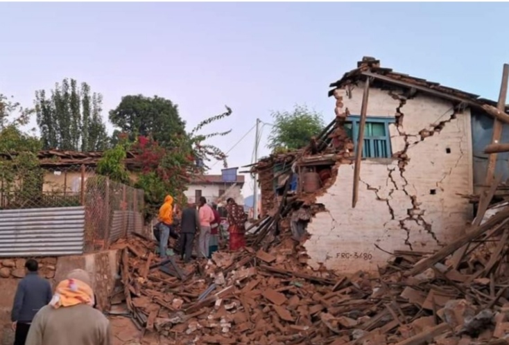 नेपाल में भूकंप से 150 की मौत, बचाव कार्य तेज, देखे हेल्पाइन नबंर