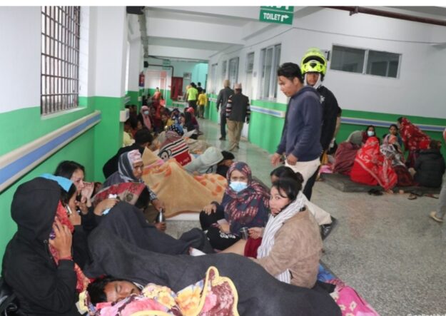 नेपाल में भूकंप से 150 की मौत, बचाव कार्य तेज, देखे हेल्पाइन नबंर