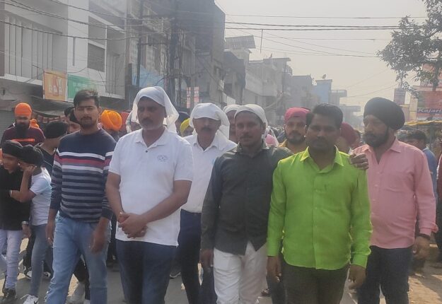 नौतनवा में सिख समुदाय के लोगों ने निकाला खालसा मार्च