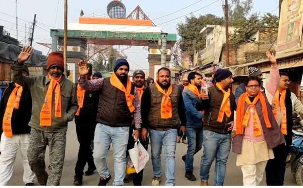 सोनौली बार्डर: ढोल नगाड़े के साथ राम भक्तों ने घर-घर पहुंचाए पुजित अक्षत