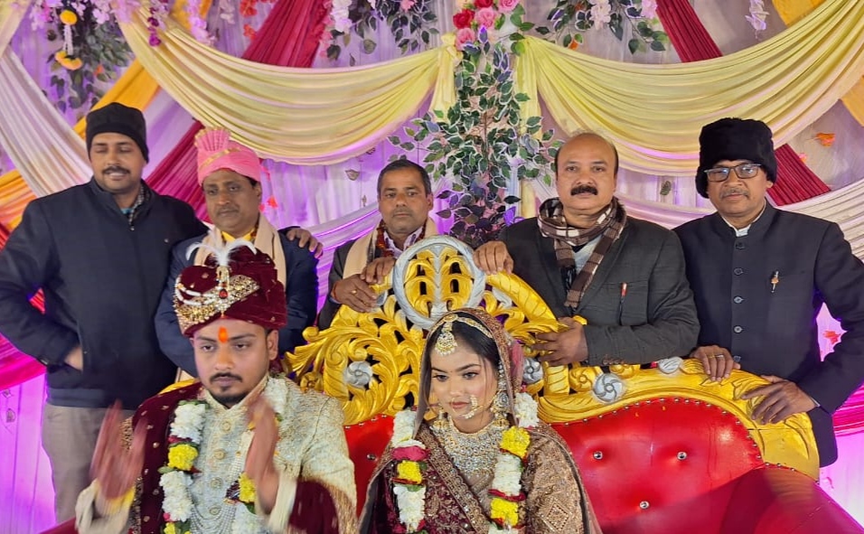 अंतर वैश्य विवाह करने वाले नव दंपति का सर्व वैश्य समाज ने किया सम्मान