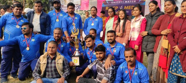 फार्मेसी कॉलेज के अध्यापकों ने मीडिया को 19 रनों से दी शिकस्त