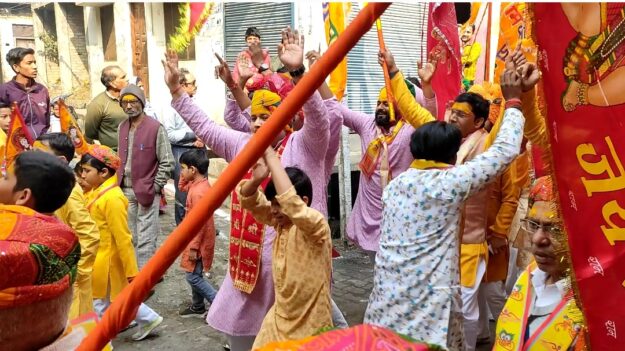 नौतनवा: श्री खाटू श्याम जी की धूमधाम से निकाली गयी निशान यात्रा