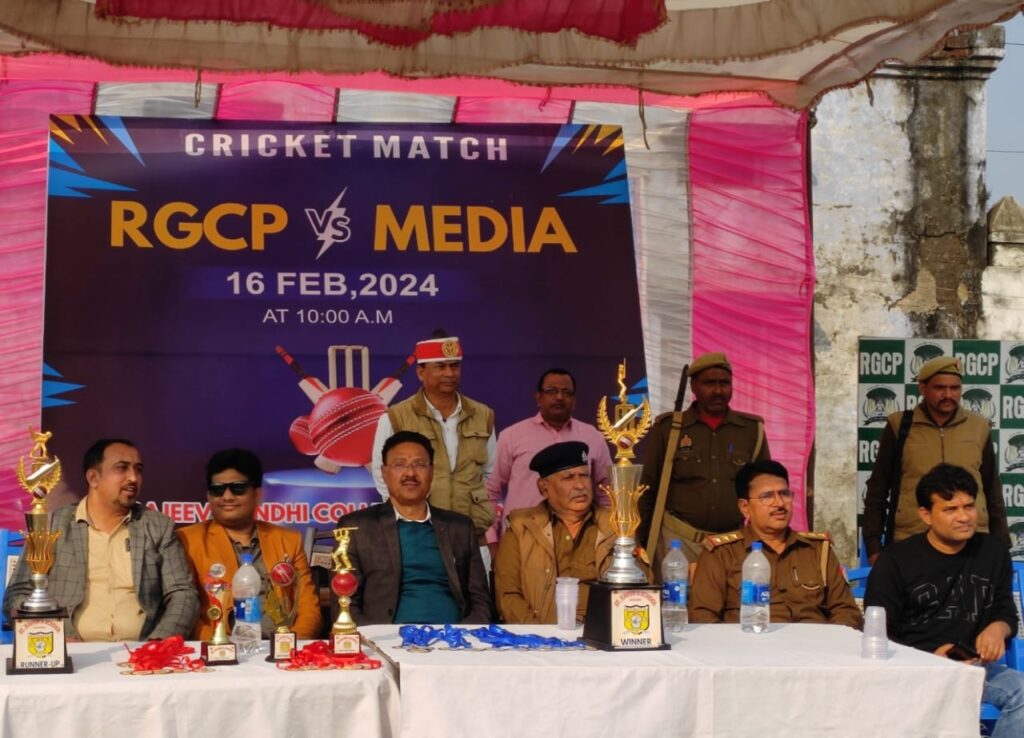 फार्मेसी कॉलेज के अध्यापकों ने मीडिया को 19 रनों से दी शिकस्त