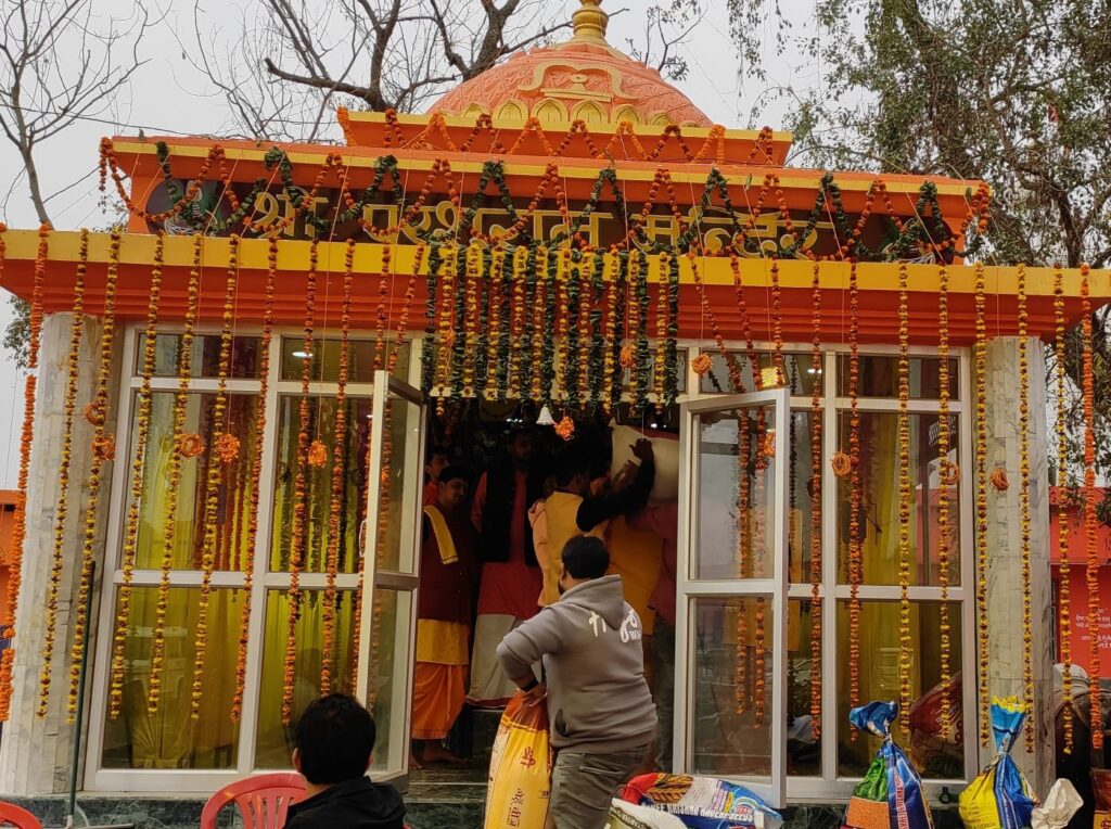 नौतनवा:भगवान श्री परशुराम का आज दुसरे दिन भी चला आधिवास पूजन एवं अनुष्ठान कार्यक्रम