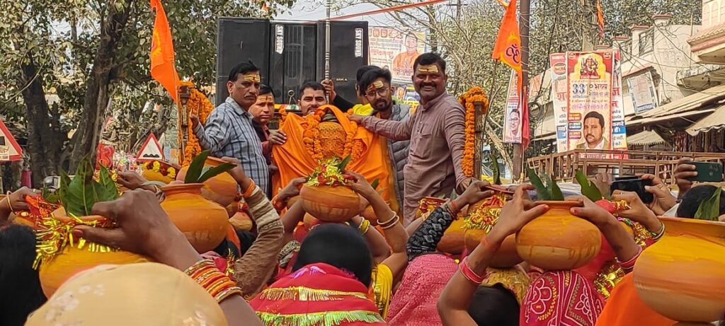 नौतनवा:भगवान श्री परशुराम की प्राण प्रतिष्ठा,निकली भव्य कलश यात्रा