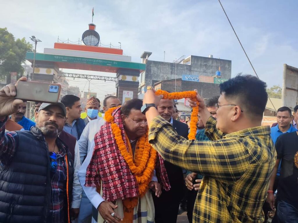 धार्मिक यात्रा पर नेपाल रवाना हुए केंद्रीय वित्त राज्य मंत्री पंकज चौधरी, हुआ भव्य स्वागत