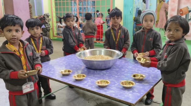 बचपन ए प्ले स्कूल में बच्चो ने तीन दिनों तक मस्ती कर बहुत कुछ सीखा---अंजलि त्रिपाठी