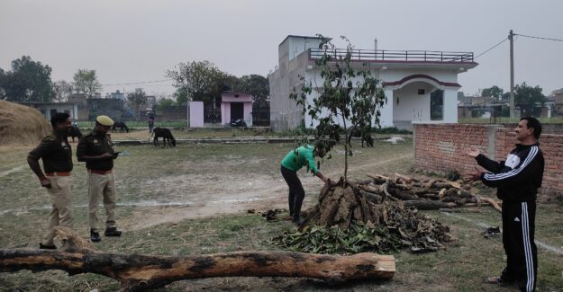 होलिका जली लेकिन होली पर्व मंगलवार को-- बृजेश मणि त्रिपाठी,अध्यक्ष नौतनवा
