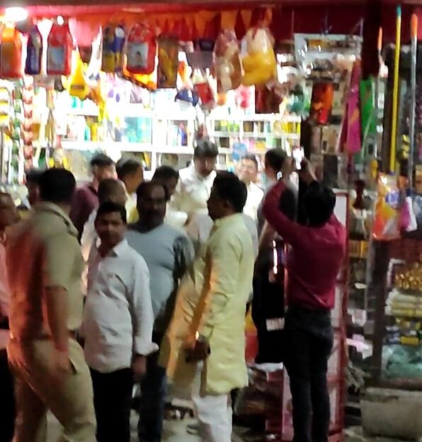 लोकसभा चुनाव: विधायक ने देर शाम जनसंपर्क कर मांगा भाजपा के लिए समर्थन