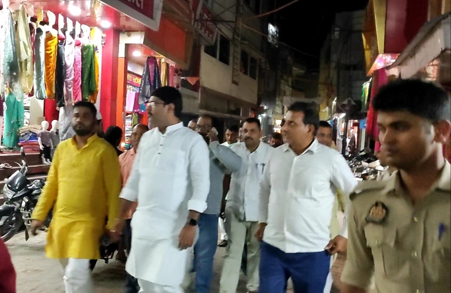 लोकसभा चुनाव: विधायक ने देर शाम जनसंपर्क कर मांगा भाजपा के लिए समर्थन