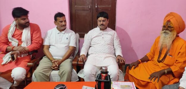 सोनौली श्रीराम जानकी मंदिर में देर रात तक चला भजन कीर्तन, शरीक हुए विधायक