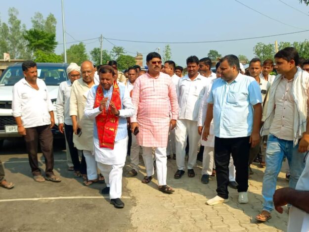 विधायक नौतनवा देर रात तक भ्रमण कर पंकज चौधरी के लिए मांगा समर्थन