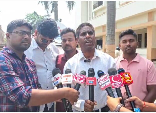 इंडो नेपाल न्यूज़ के मतदाता जागरूकता ओवी वैन को एसडीएम ने दिखाई हरी झंडी