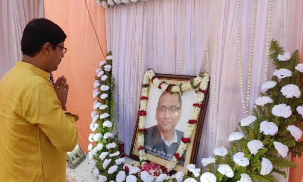 विधायक के पिताजी के तीसरी पुण्यतिथि पर पहुंचे डिप्टी सीएम, दी श्रद्धांजलि