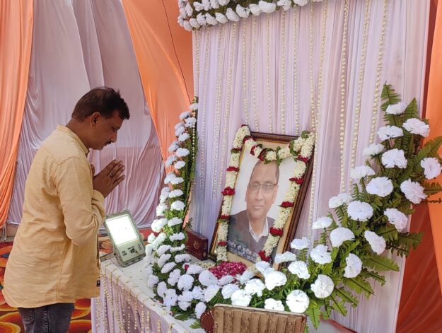 विधायक के पिताजी के तीसरी पुण्यतिथि पर पहुंचे डिप्टी सीएम, दी श्रद्धांजलि
