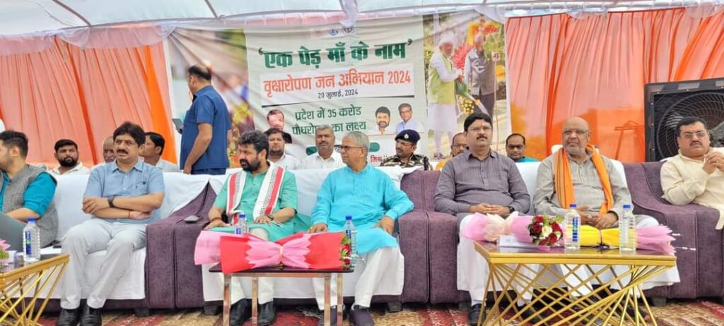 माँ के नाम" प्रत्येक परिवार कम से कम एक पेड़ अवश्य लगाए--प्रभारी मंत्री