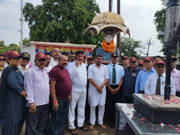 कारगिल विजय दिवस पर नौतनवां नगर पालिका अध्यक्ष ने शहीदों को किया नमन