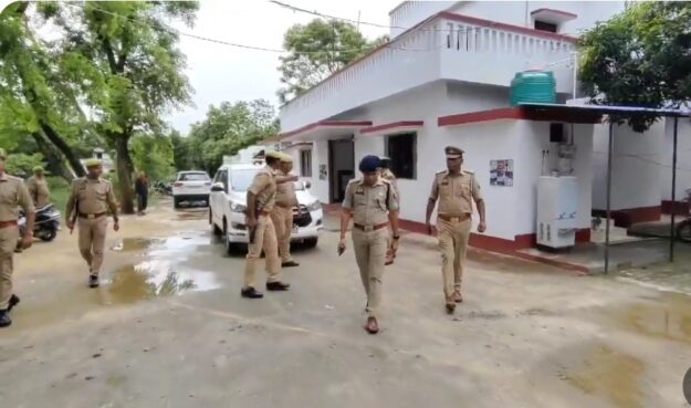 कानून व्यवस्था को बनाए रखने के लिए रहें तत्पर-- पुलिस अधीक्षक महाराजगंज