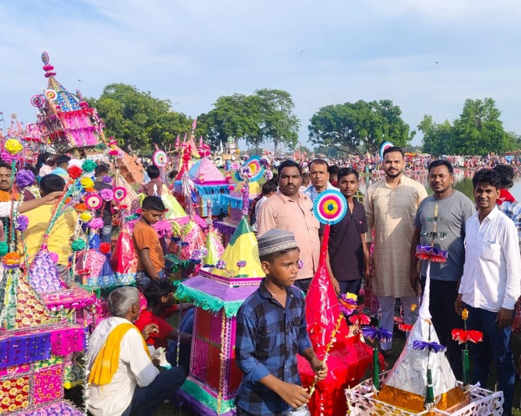 सोनौली: मोहर्रम पर चेयरमैन ने कर्बला और मेले मे किया जलपान की व्यवस्था