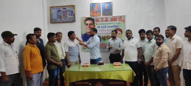 सोनौली: नगर पंचायत में मनाया गया नगर विकास मंत्री का 62वां जन्मदिन