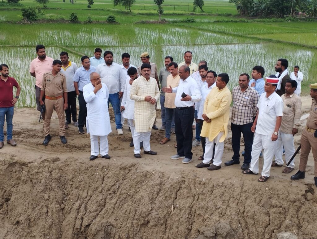 विधायक नौतनवा ने महाव के छितवनियां,झिगटी गांव के तटबंध का किया निरीक्षण