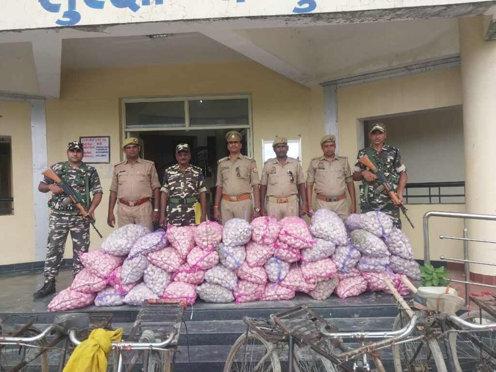 भारत-नेपाल सीमा पर बड़ी बरामदगी: तस्करी का 860 किलो लहसुन व 9 साइकिलें बरामद