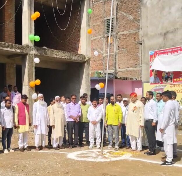 सोनौली बार्डर पर जश्न, नौतनवा मे धूमधाम से मनाया गया आजादी का 78 वां वर्षगाँठ