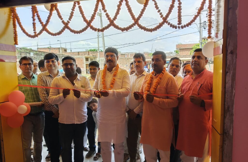 नौतनवा विधायक ने खैराटी और हथियहवा में किया अन्नपूर्णा भवन का उद्घाटन,सड़क का लोकार्पण