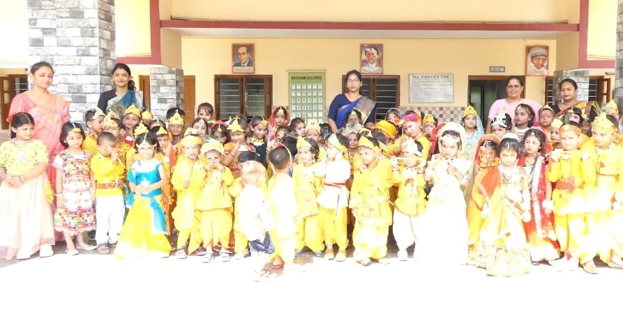 कृष्ण जन्माष्टमी के अवसर पर बच्चों ने दी मनमोहक प्रस्तुति